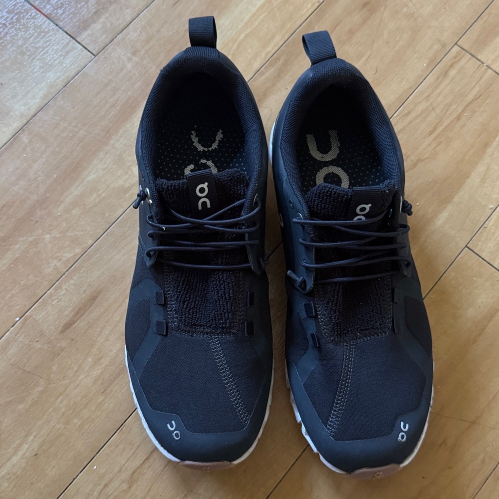 On cloud Running Black and White Sneakers